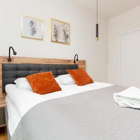 Park Arkadia Apartment With Parking Mokotow By Noclegi Renters Warsaw Luaran gambar