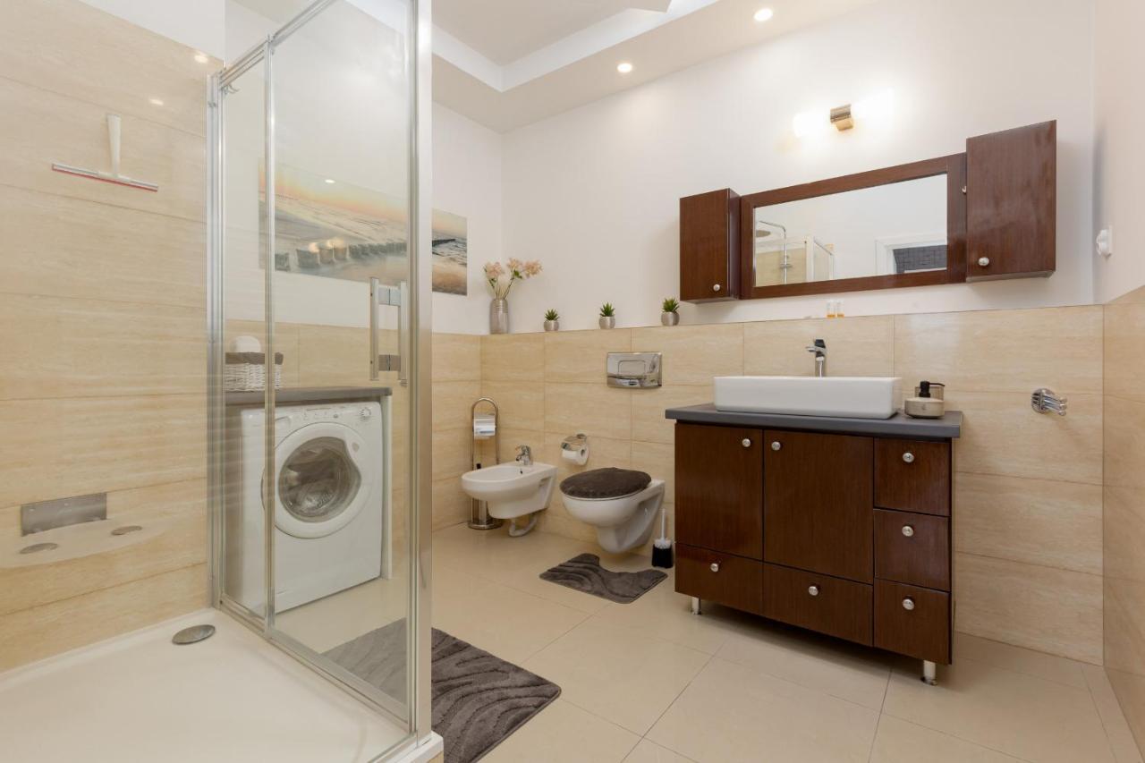 Park Arkadia Apartment With Parking Mokotow By Noclegi Renters Warsaw Luaran gambar